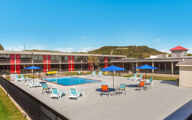 Econo Lodge Cave City