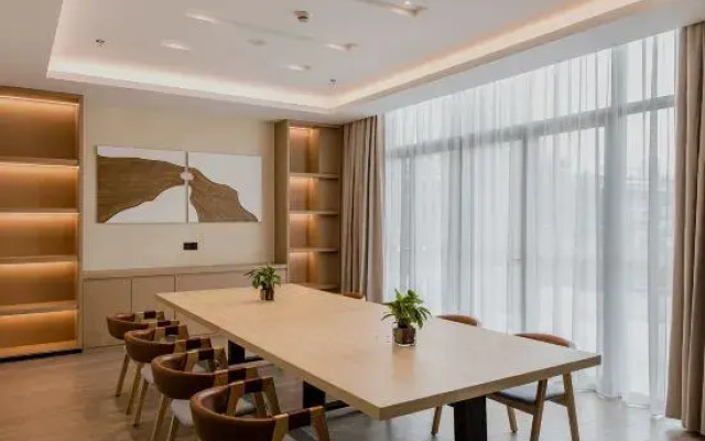 MeiWei Hotel (Shanghai Hongqiao Airport National Exhibition Center)