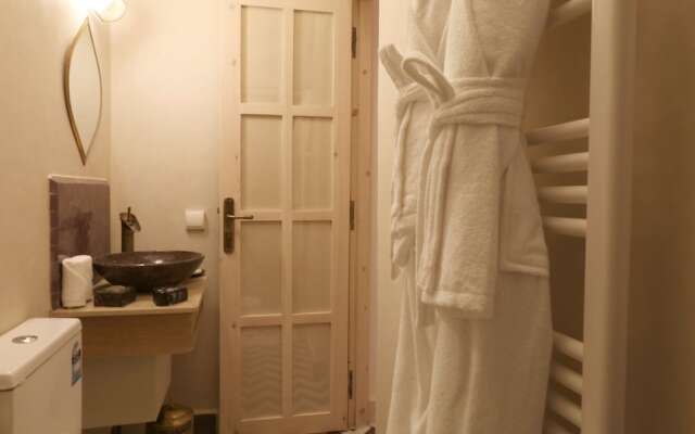 Riad Wazani Square & SPA