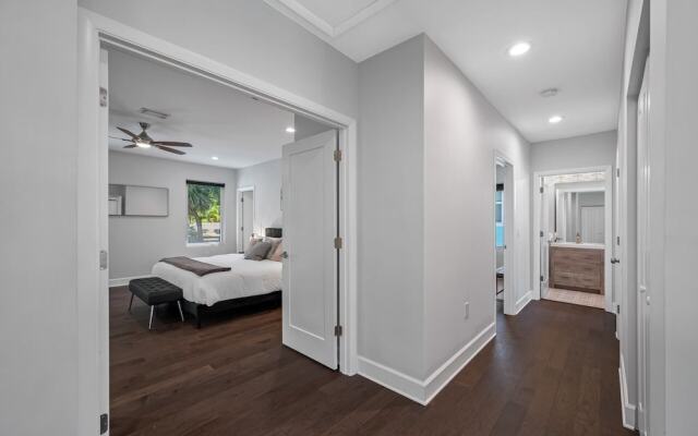 Luxury Tampa Home w/ Pool, Jacuzzi & Amenities