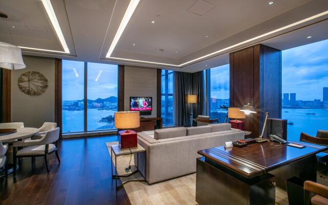 HUALUXE Xiamen Haicang Harbour View by IHG