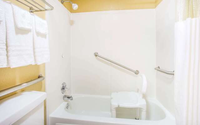 Days Inn by Wyndham Athens