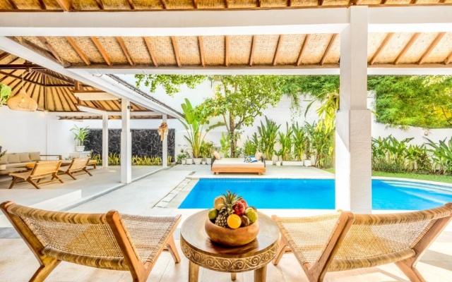 Villa Barcelona - Private 5 BDR Villa in Seminyak, Best Location, large Pool & Garden – Outside – Kuta