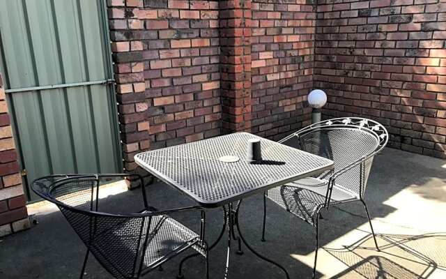 Belvoir Village Motel & Apartments