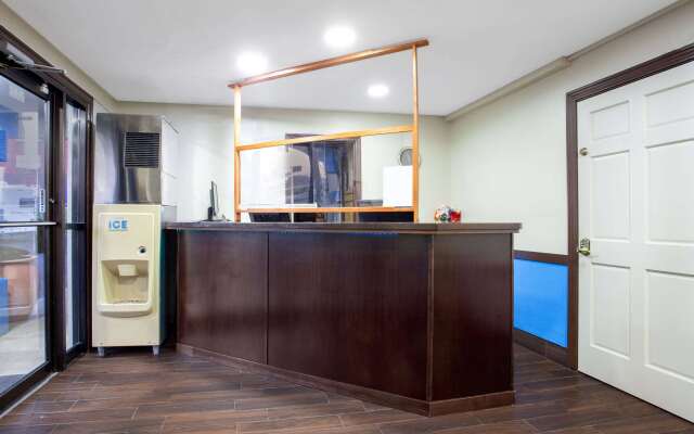 Travelodge by Wyndham Richmond IN