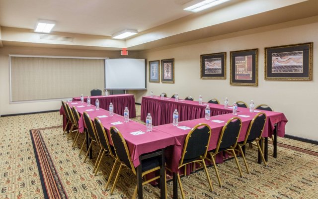 Hawthorn Extended Stay by Wyndham Bloomington