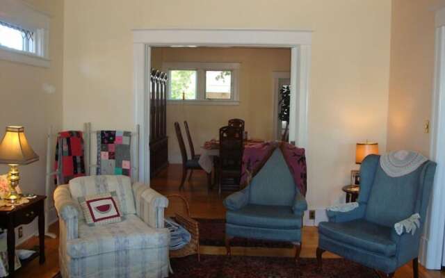 Downtown Bed And Breakfast