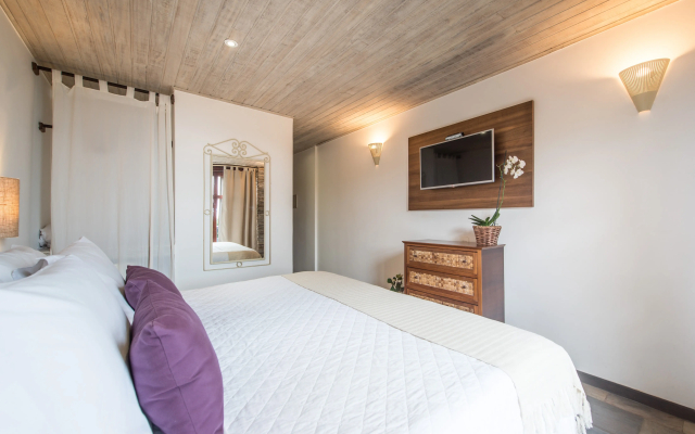 La Pedrera Small Hotel & Spa