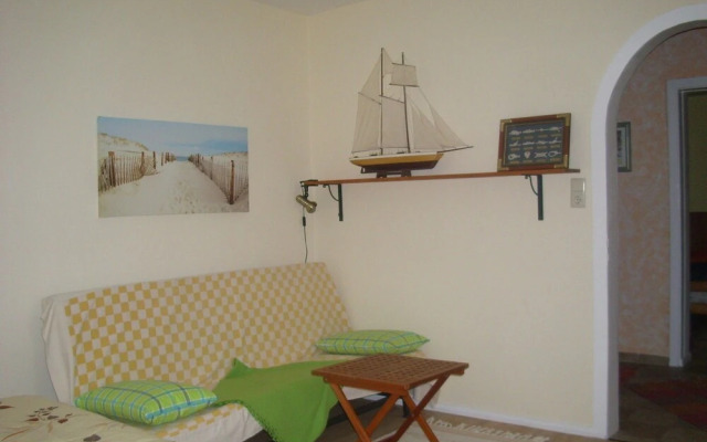 Modern Apartment With Terrace in Steffenshagen