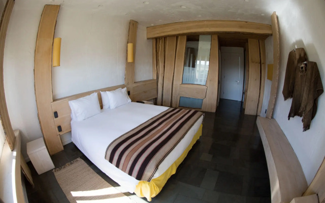 Remota Hotel