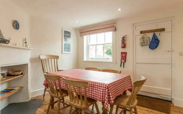 3B Coastguard Cottages