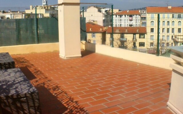 Apartment With One Bedroom In Cannes, With Wonderful City View, Furnished Terrace And Wifi 800 M From The Beach