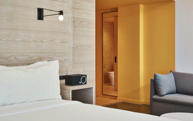 Radio Hotel - Image 3