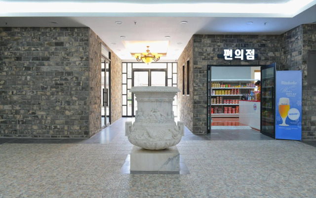 Dawn Beach Hotel