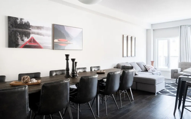 Deluxe Three Bedroom Townhouse