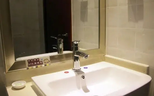 Jinzhong Holiday Business Hotel (Shaqu Court Military District General Hospital)