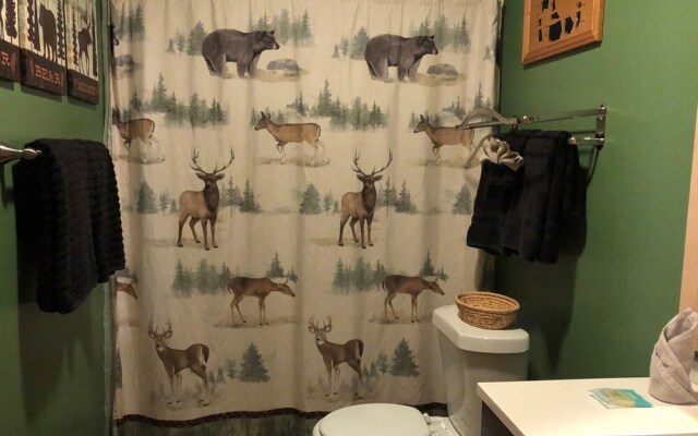 Amazing Dreams 2 Bedroom Cabin by RedAwning