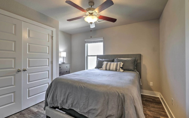 Fayetteville House: Pool Access & Gas Grill!