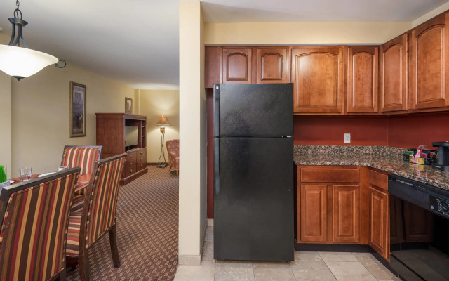 Arlington Court Suites, a Clarion Collection Hotel