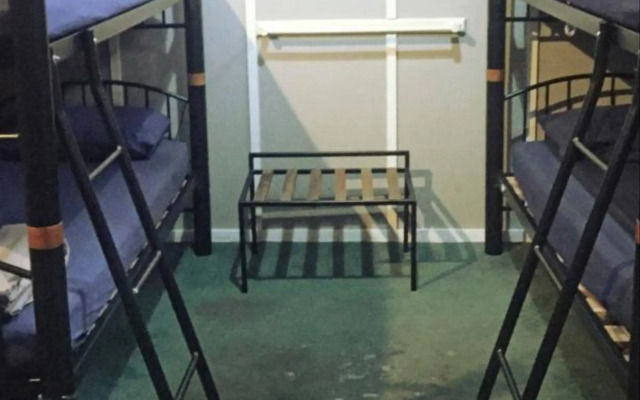 The Cambridge Hotel & Backpackers