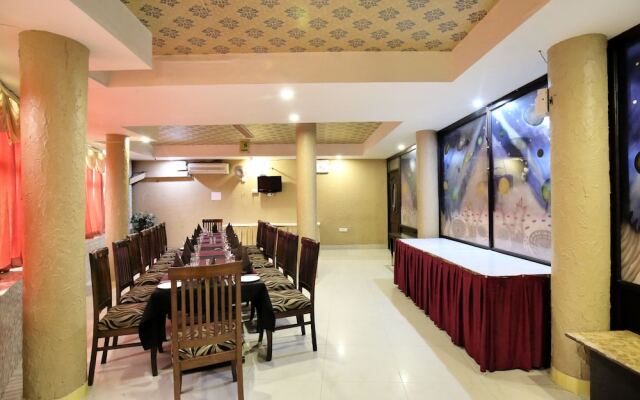 Capital O 4963 Hotel Inderprasth