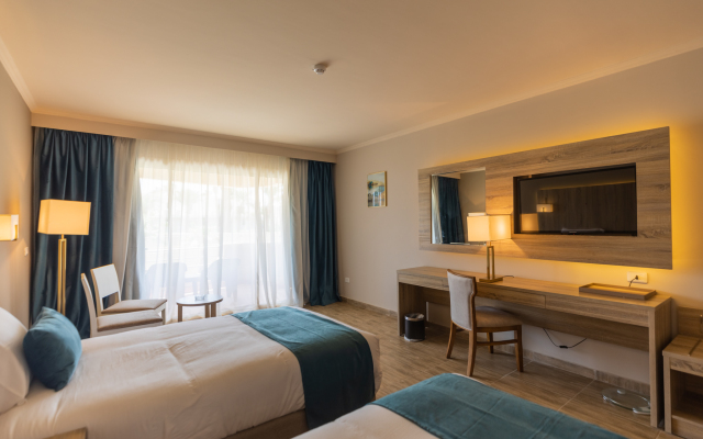 Seven Seas Jolie Bay