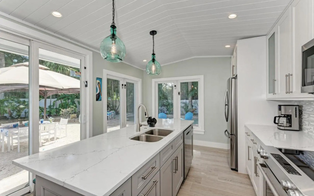 Sea La Vie - 205 - 55th