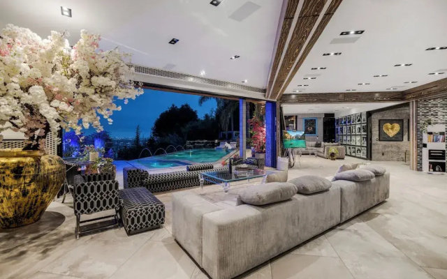 Villa Kaleida - Sleek Modern Sunset Villa With Eclectic Style & Infinity Pool