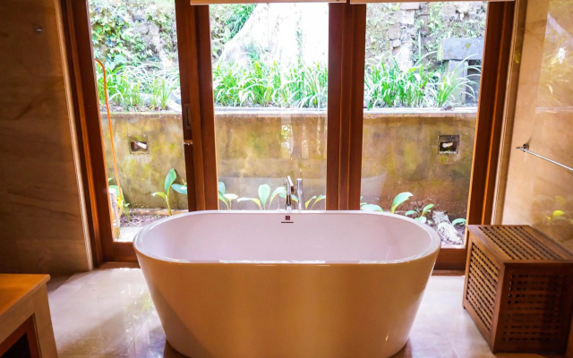 The Allure Ubud Villas & Spa crafted by freshWater Asia – Bathroom – Ubud
