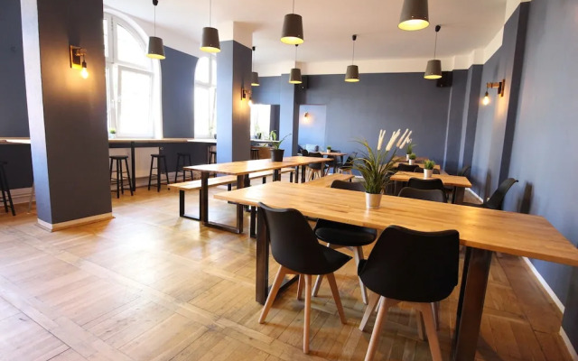 Blue Doors Hostel KTV