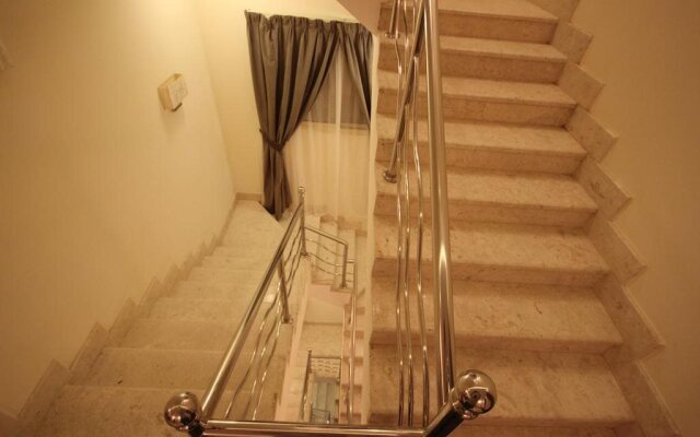 Al Makarunah -Lamasat Palace Suites