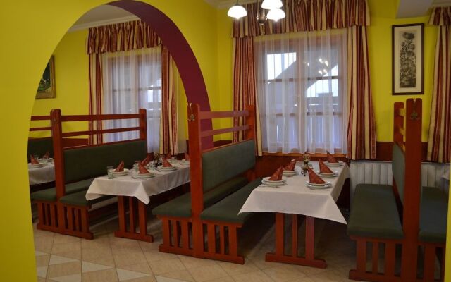 Hotel Napsugár és Gulyás Kunyhó Étterem