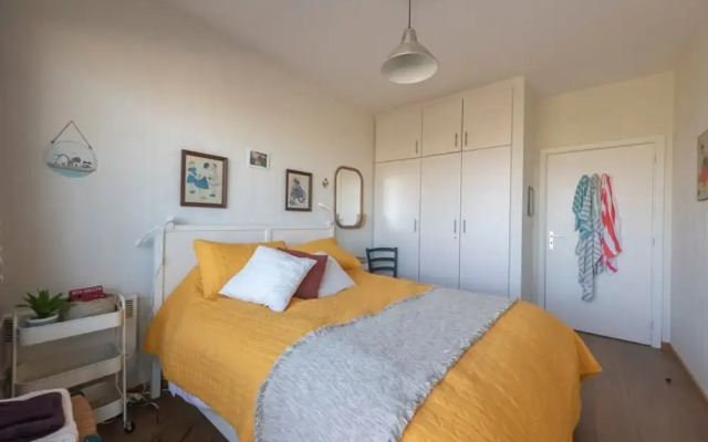 Seaview Apartment on the Beach - Free Parking