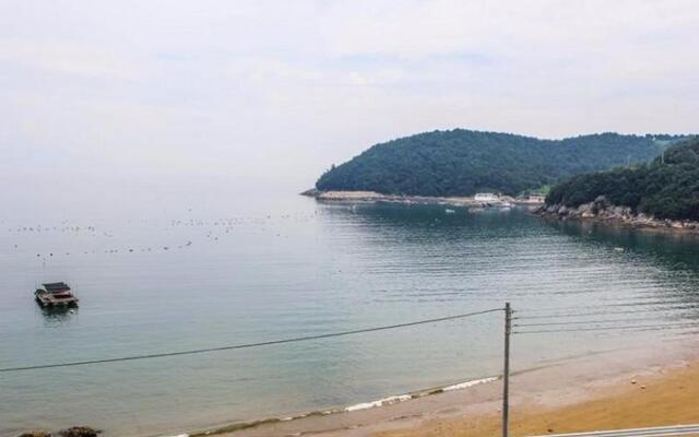 Yeosu Hayanjeongwon Pension