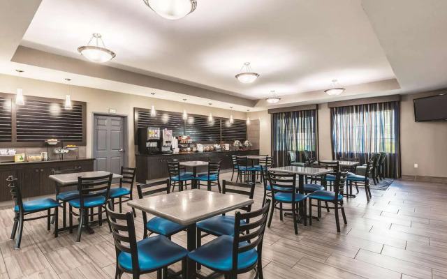 Platinum Inn & Suites Webster