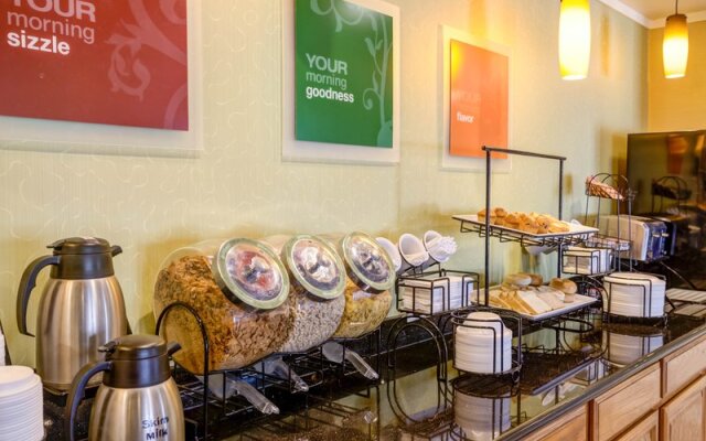 Quality Inn & Suites Lenexa Kansas City