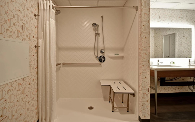 Holiday Inn Lancaster by IHG