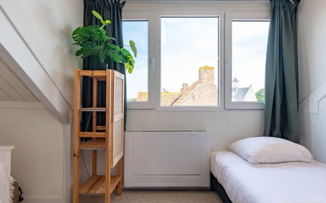 Apartment in Vrouwenpolder With Garden