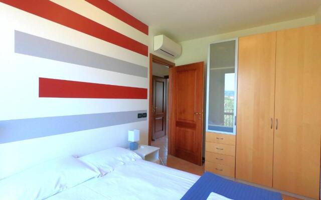 Evelyn POOL apartment -only family-
