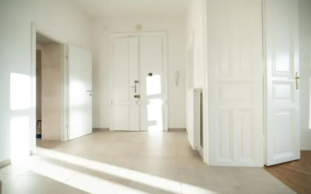 Rochus Stylish Stays