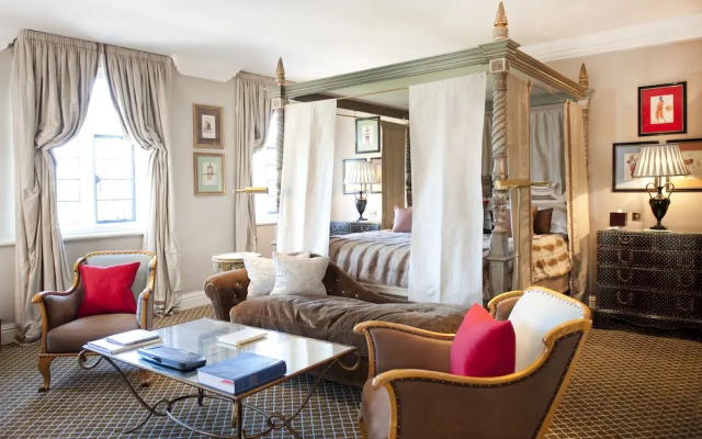 The Milestone Hotel  Apartments