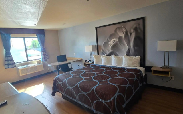 Super 8 by Wyndham New Braunfels I-35