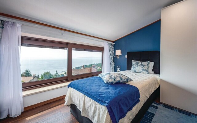 Stunning Home in Icici With Wifi and 4 Bedrooms
