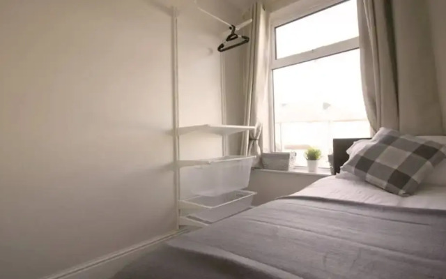RoomTel - Brook House
