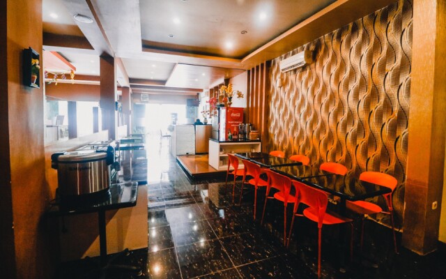Reddoorz Plus near Makassar Town Square