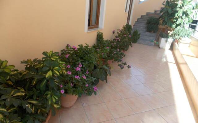 Apartments and Rooms Armanda
