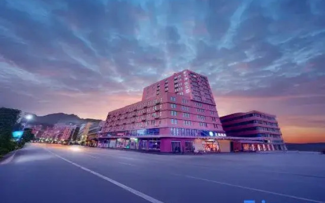 HanTing Hotel (Zhengzhou Zhongyuan Aquatic Products Logistics Port)