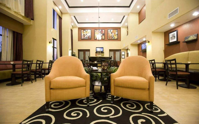 Hampton Inn & Suites Dallas-DeSoto