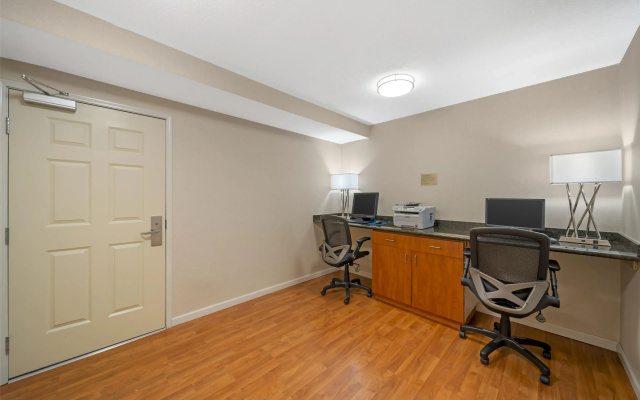 Best Western Plus Twin View Inn & Suites