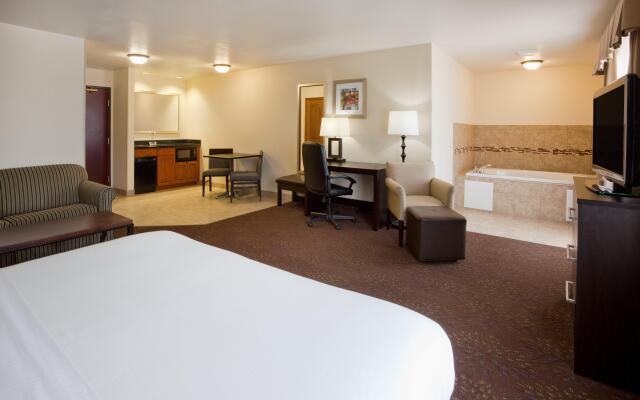 Holiday Inn Express & Suites Aberdeen, an IHG Hotel